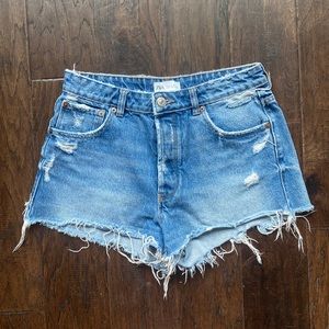 Zara high rise distressed short